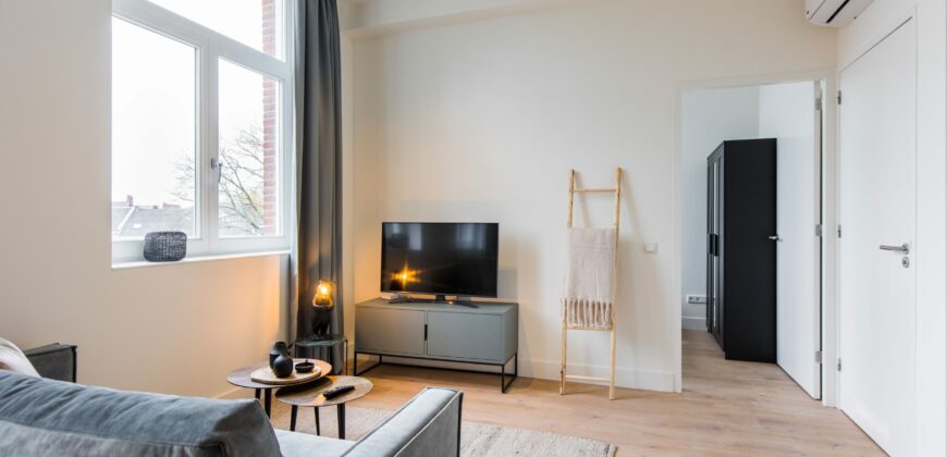 January Furnished Apartment Tilburg 6-21